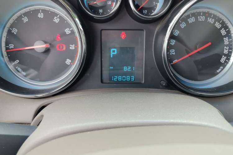 Used Buick GT 2013 GT 1.6L Automatic Fashion Edition Odometer Close Up
