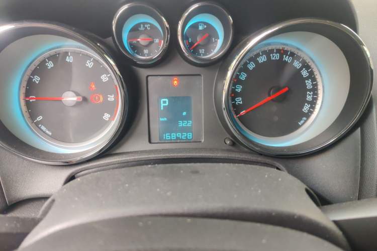 Used Buick GT 2013 XT 1.6L Automatic Fashion Edition Odometer Close Up