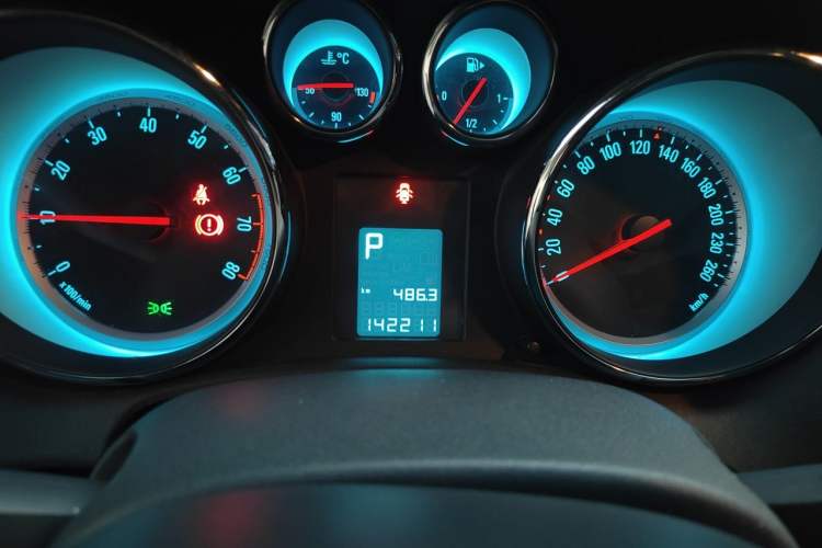 Used Buick GT 2013 XT 1.6L Automatic Fashion Edition Odometer Close Up