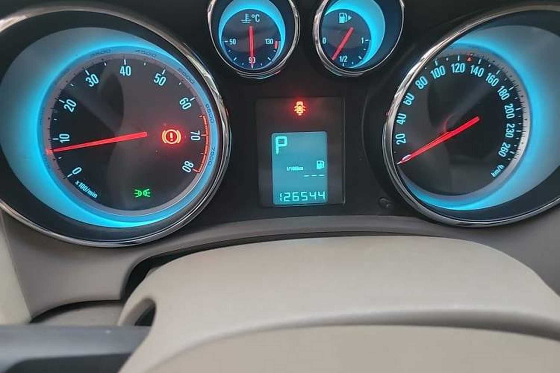 Used Buick GT 2013 GT 1.6L Automatic Fashion Edition Odometer Close Up