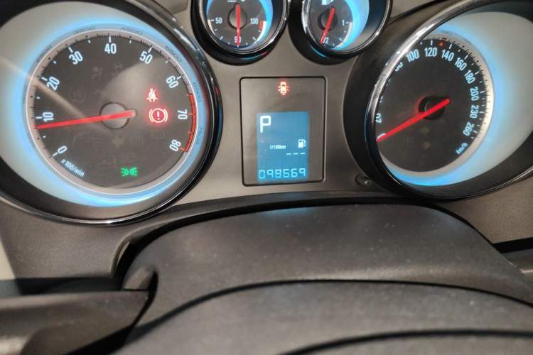Used Buick GT 2013 XT 1.6L Automatic Fashion Edition Odometer Close Up