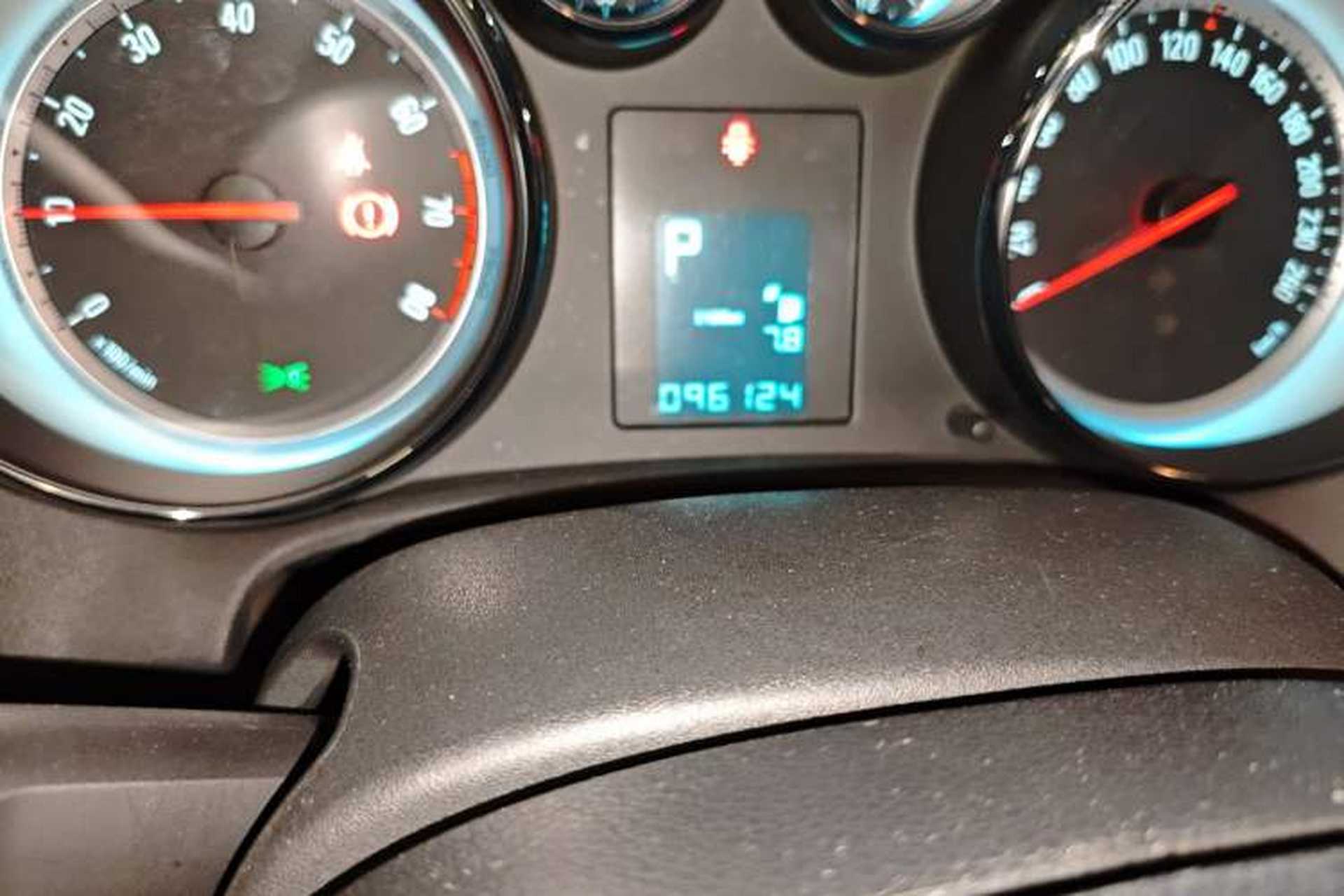 Used Buick GT 2013 XT 1.6L Automatic Fashion Edition Odometer Close Up