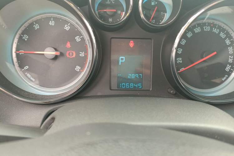 Used Buick GT 2013 XT 1.6L Automatic Fashion Edition Odometer Close Up