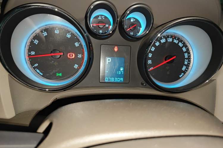 Used Buick GT 2013 GT 1.6L Automatic Fashion Edition Odometer Close Up