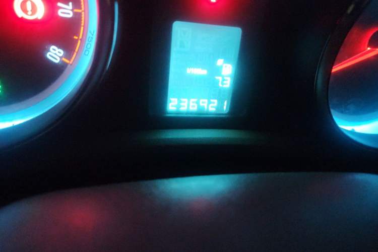Used Buick GT 2013 GT 1.6L Manual Entry-Level Model Odometer Close Up