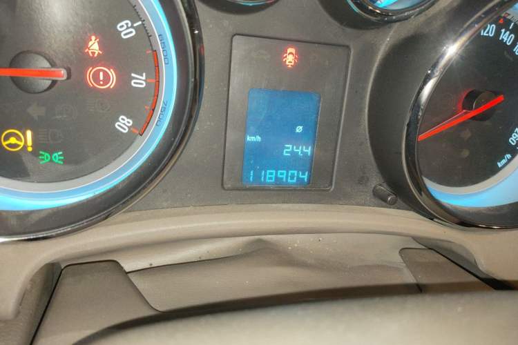 Used Buick GT 2013 GT 1.6L Manual Entry-Level Model Odometer Close Up