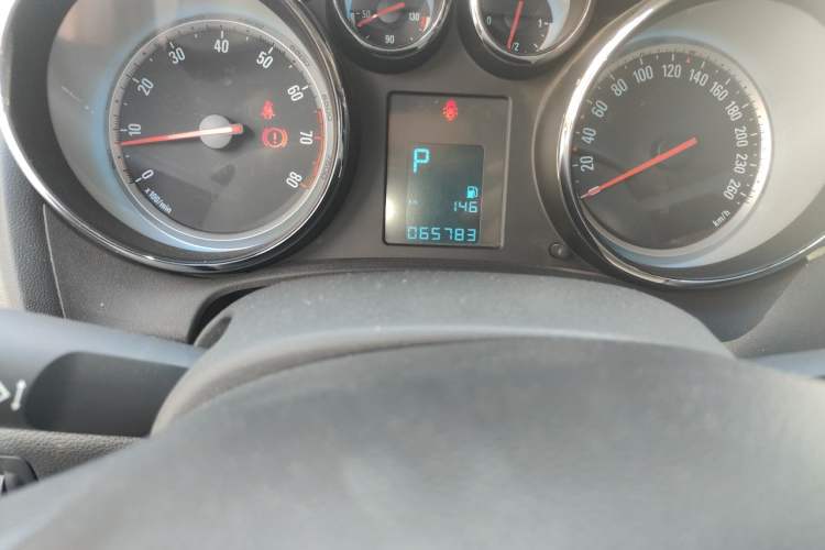 Used Buick GT 2013 XT 1.6L Automatic Fashion Edition Odometer Close Up