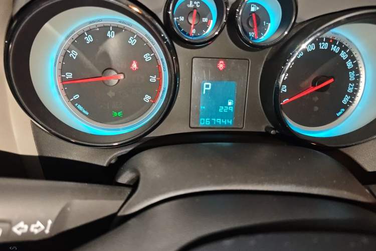 Used Buick GT 2013 XT 1.6L Automatic Fashion Edition Odometer Close Up