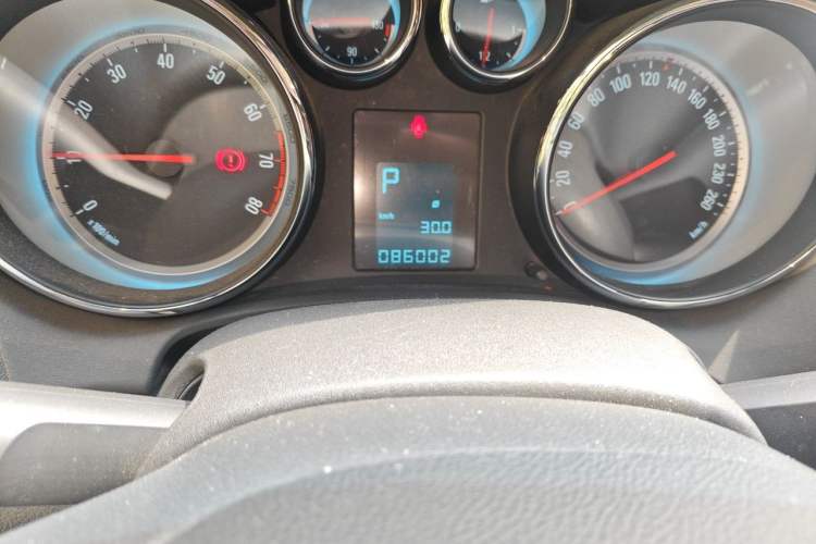 Used Buick GT 2013 GT 1.8L Automatic Fashion Edition Odometer Close Up