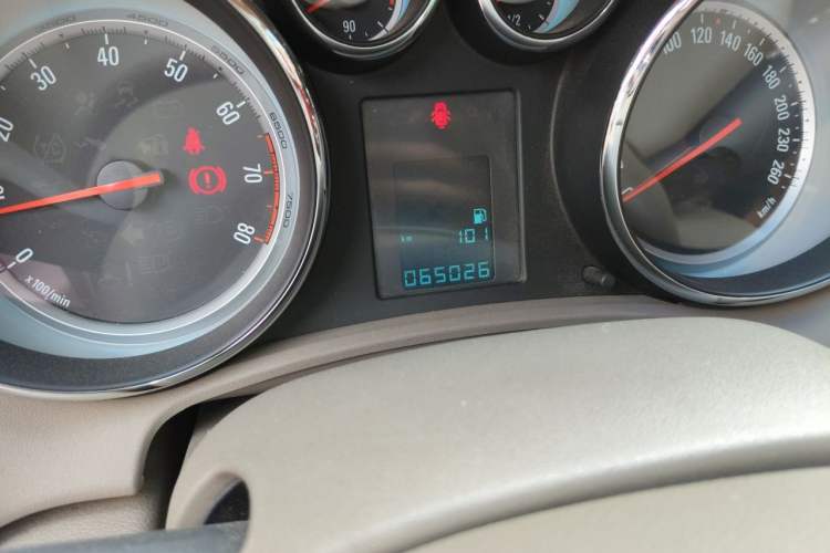 Used Buick GT 2013 GT 1.6L Manual Entry-Level Model Odometer Close Up