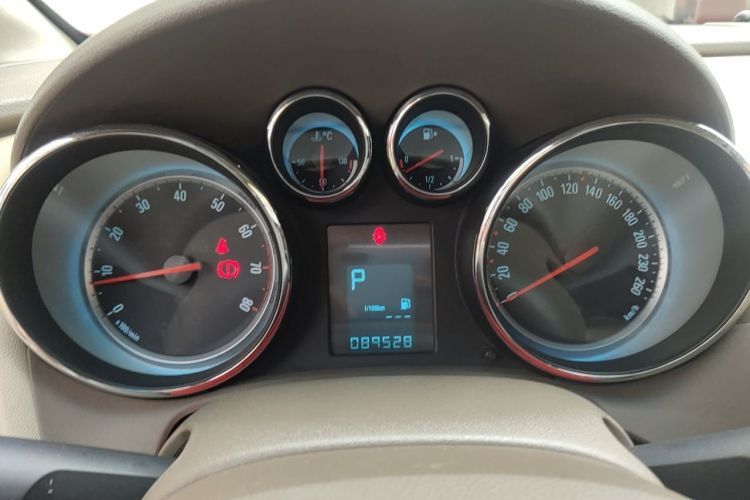 Used Buick GT 2013 GT 1.6L Automatic Fashion Edition Odometer Close Up