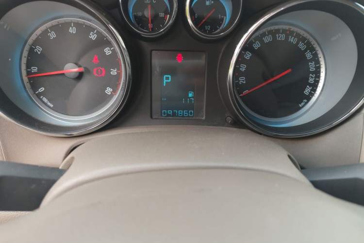 Used Buick GT 2013 GT 1.6L Automatic Fashion Edition Odometer Close Up