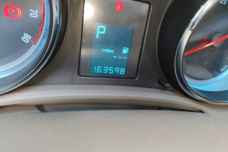 Used Buick GT 2013 GT 1.6L Automatic Fashion Edition Odometer Close Up