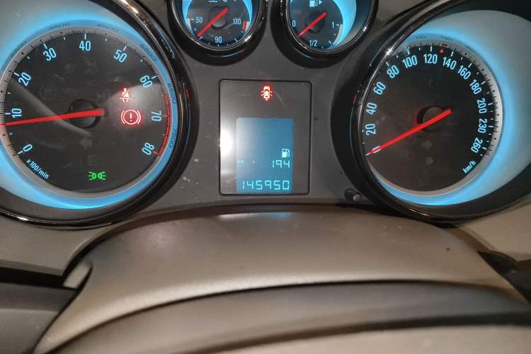 Used Buick GT 2013 GT 1.6L Manual Entry-Level Model Odometer Close Up