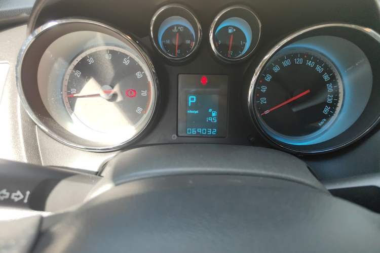 Used Buick GT 2013 XT 1.6L Automatic Fashion Edition Odometer Close Up