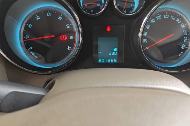 Used Buick GT 2013 GT 1.6L Manual Entry-Level Model Odometer Close Up