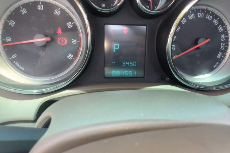Used Buick GT 2013 GT 1.6L Automatic Fashion Edition Odometer Close Up