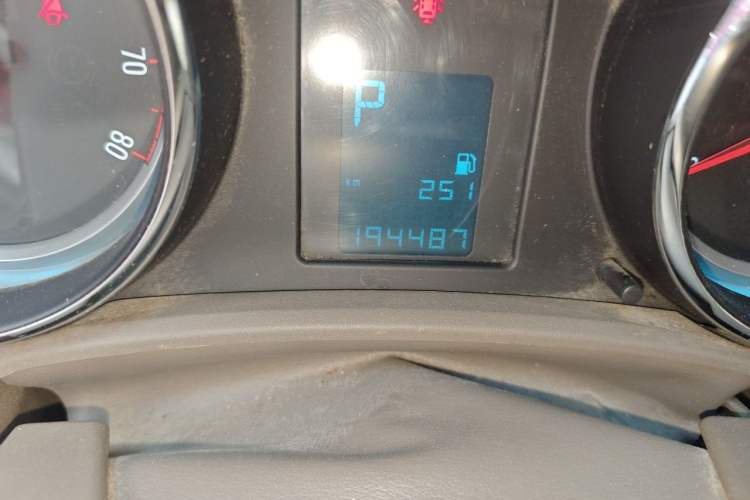 Used Buick GT 2013 GT 1.6L Automatic Fashion Edition Odometer Close Up