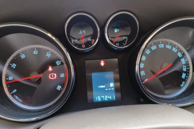 Used Buick GT 2013 GT 1.6L Manual Comfort Edition Odometer Close Up