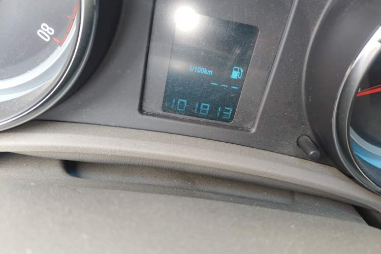 Used Buick GT 2013 GT 1.6L Manual Entry-Level Model Odometer Close Up