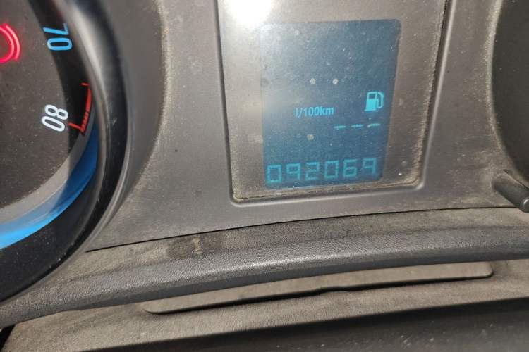 Used Buick GT 2013 XT 1.6L Manual Entry-Level Model Odometer Close Up