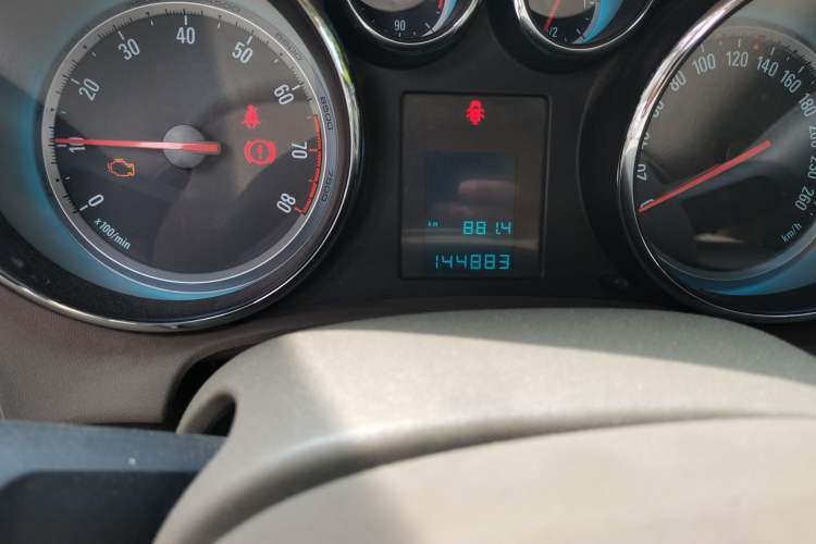 Used Buick GT 2013 GT 1.6L Manual Entry-Level Model Odometer Close Up