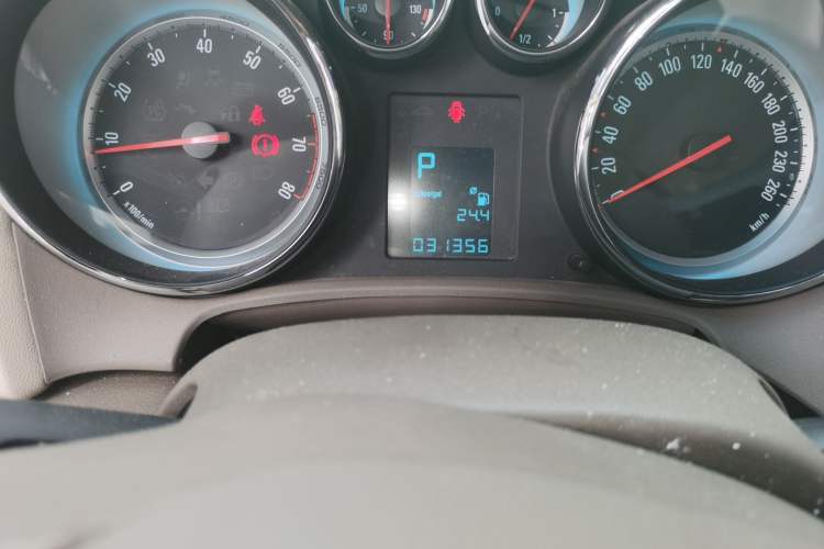 Used Buick GT 2013 GT 1.6L Automatic Fashion Edition Odometer Close Up