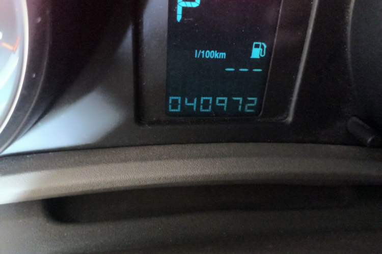 Used Buick GT 2013 GT 1.6L Automatic Fashion Edition Odometer Close Up