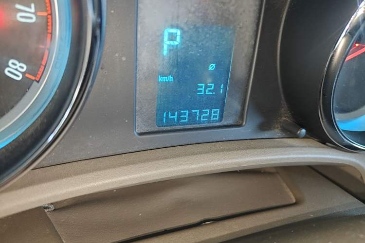 Used Buick GT 2013 GT 1.6L Automatic Fashion Edition Odometer Close Up