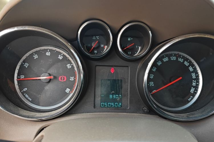 Used Buick GT 2013 GT 1.6L Manual Comfort Edition Odometer Close Up