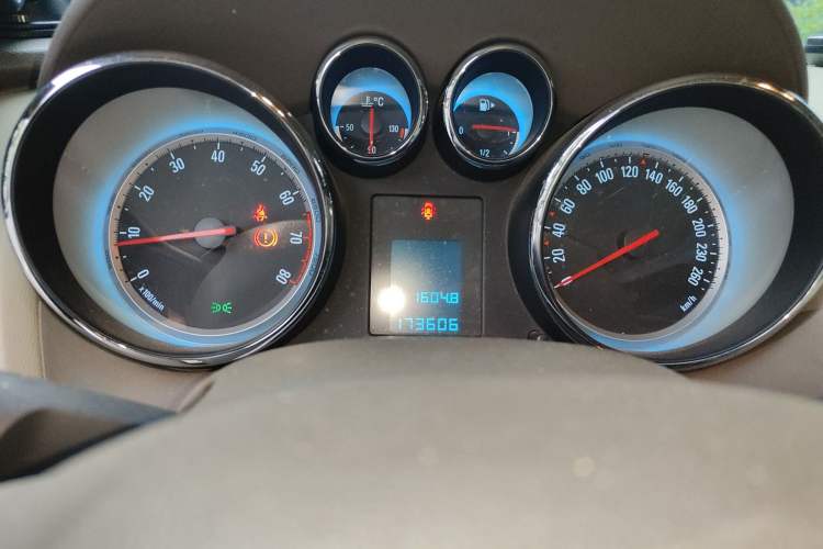 Used Buick GT 2013 GT 1.6L Manual Entry-Level Model Odometer Close Up