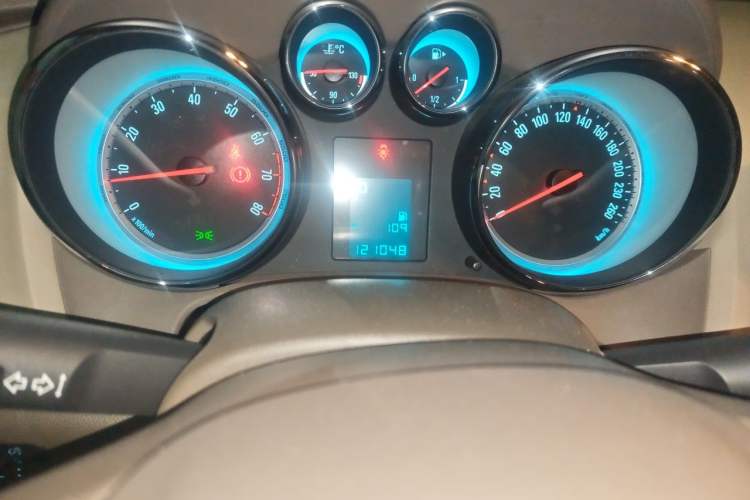 Used Buick GT 2013 GT 1.6L Automatic Fashion Edition Odometer Close Up