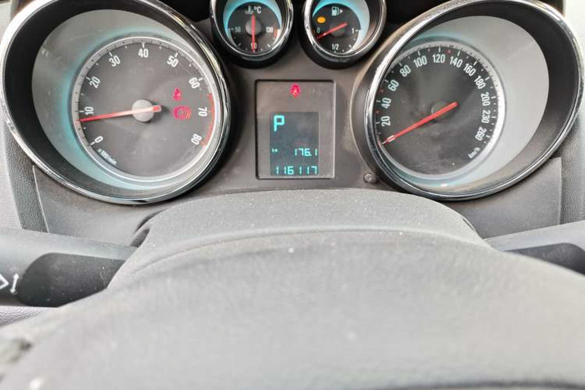 Used Buick GT 2013 XT 1.6T Automatic Fashion Sport Edition Odometer Close Up