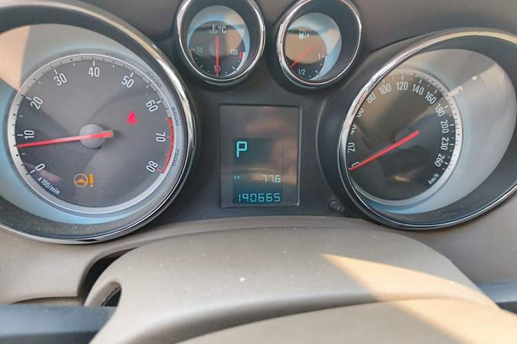 Used Buick GT 2013 GT 1.6L Automatic Fashion Edition Odometer Close Up