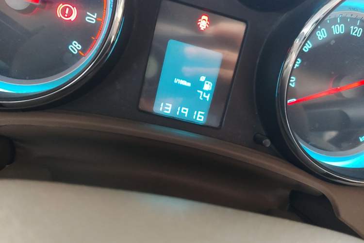 Used Buick GT 2013 GT 1.6L Manual Entry-Level Model Odometer Close Up