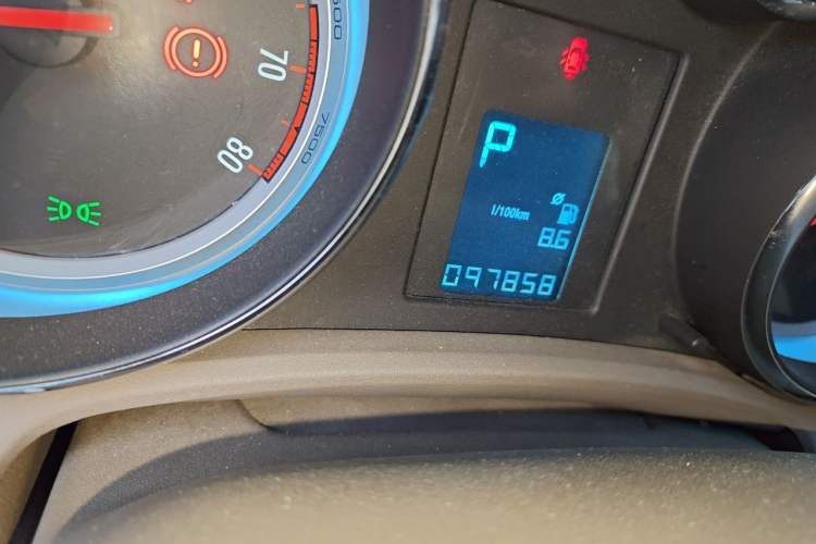 Used Buick GT 2013 GT 1.6L Automatic Fashion Edition Odometer Close Up