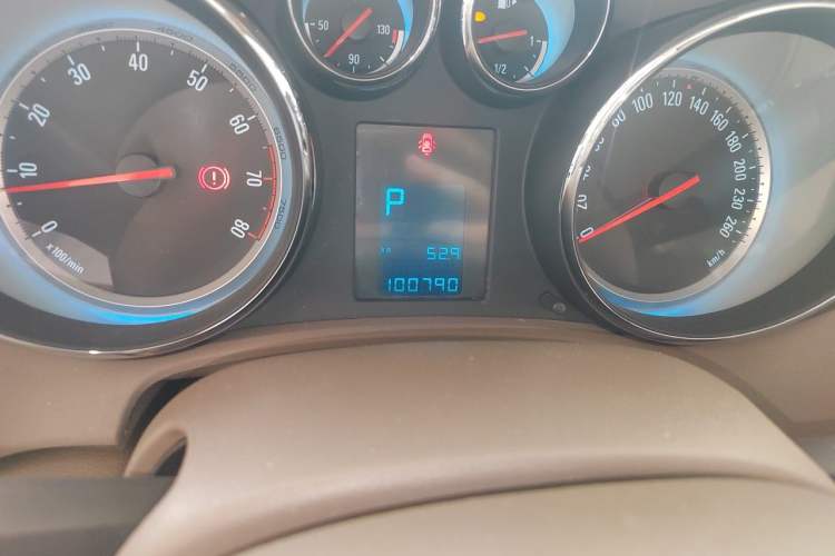 Used Buick GT 2013 GT 1.6L Automatic Fashion Edition Odometer Close Up