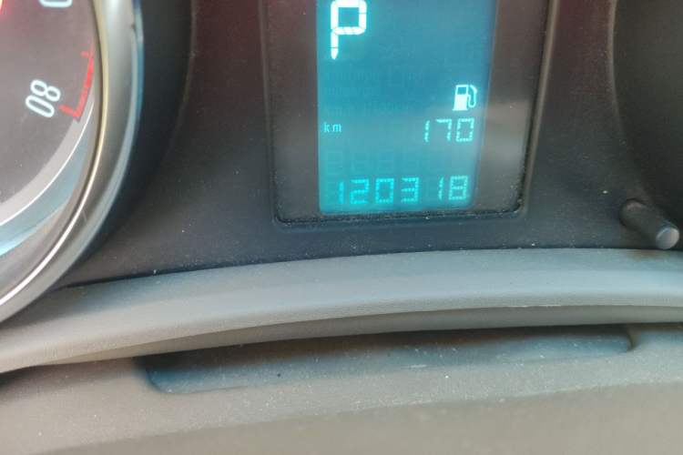 Used Buick GT 2013 GT 1.6L Automatic Fashion Edition Odometer Close Up