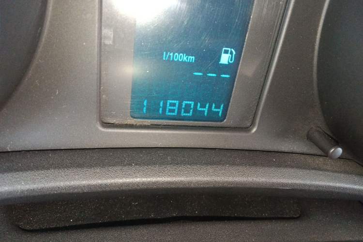 Used Buick GT 2013 XT 1.6L Automatic Fashion Edition Odometer Close Up