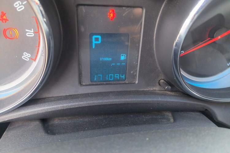 Used Buick GT 2013 XT 1.6L Automatic Fashion Edition Odometer Close Up