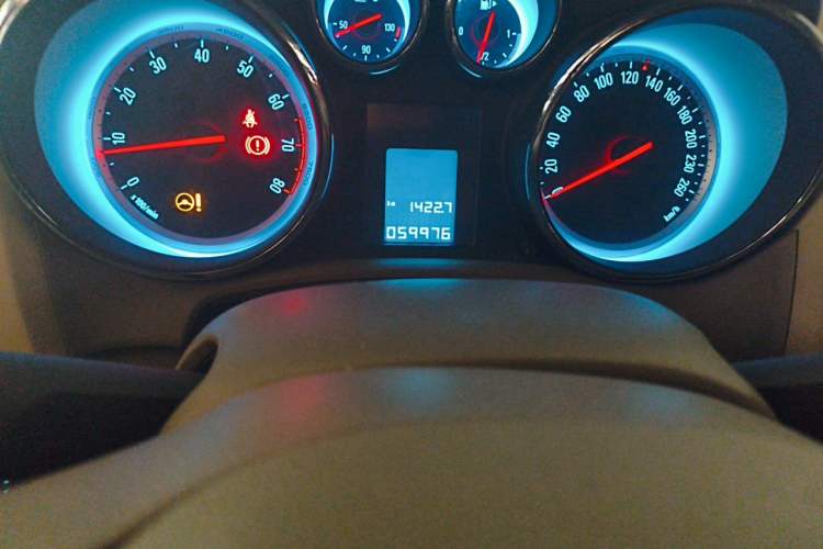 Used Buick GT 2013 GT 1.6L Manual Entry-Level Model Odometer Close Up