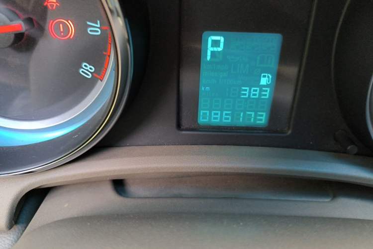 Used Buick GT 2013 GT 1.6L Automatic Fashion Edition Odometer Close Up