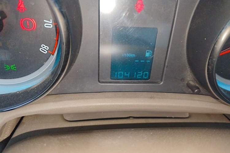 Used Buick GT 2013 GT 1.6L Manual Entry-Level Model Odometer Close Up