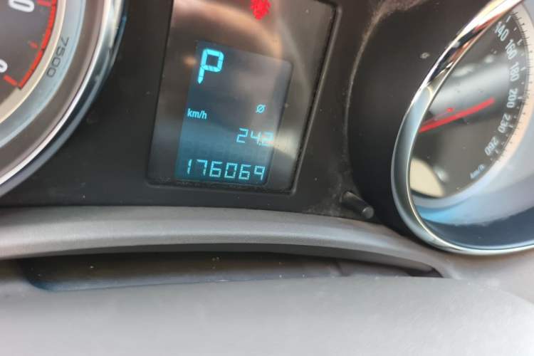 Used Buick GT 2013 GT 1.6L Automatic Fashion Edition Odometer Close Up