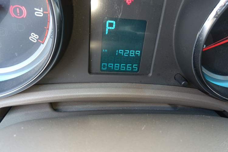 Used Buick GT 2013 GT 1.6L Automatic Fashion Edition Odometer Close Up