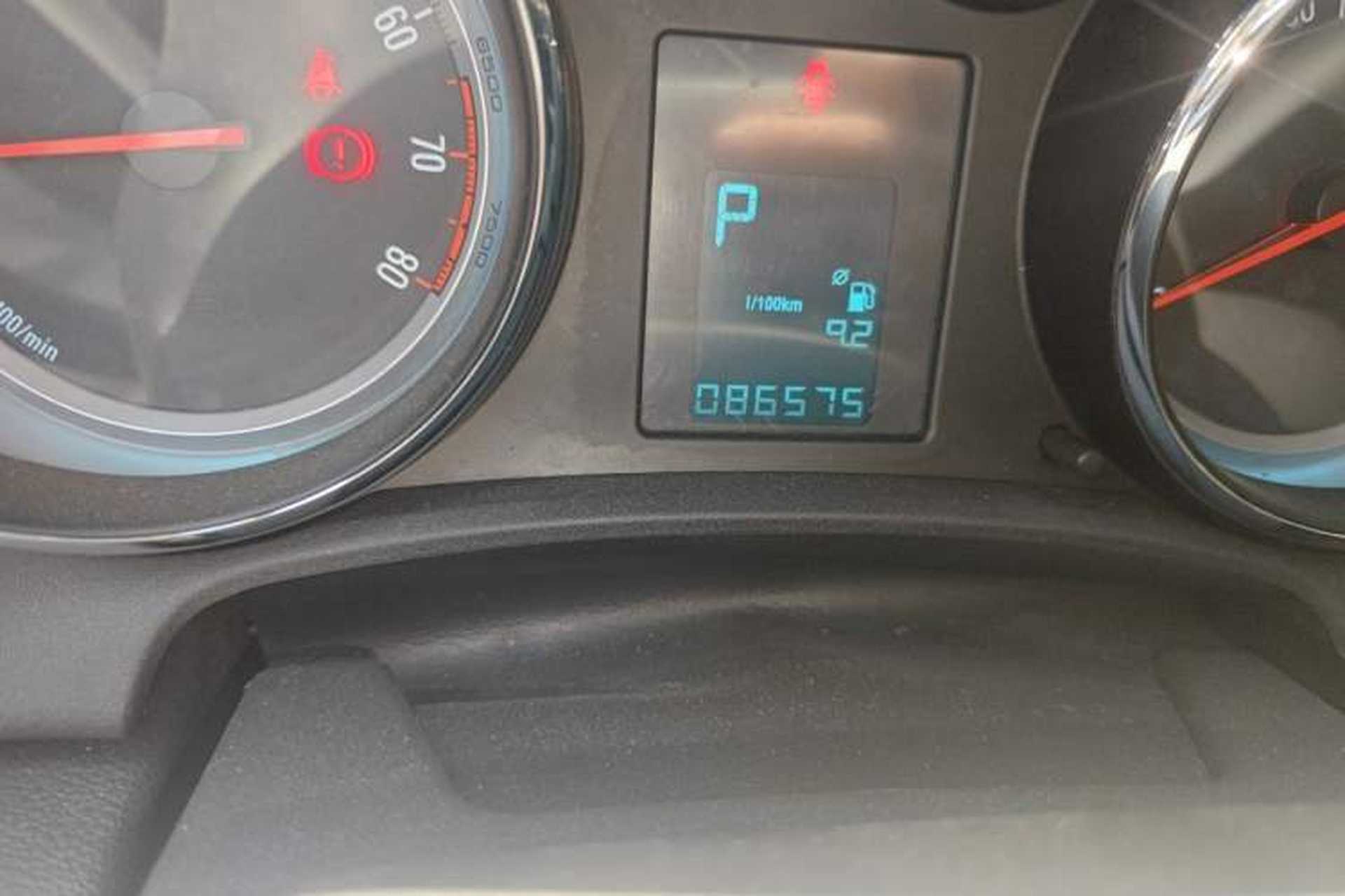 Used Buick GT 2013 XT 1.6L Automatic Fashion Edition Odometer Close Up