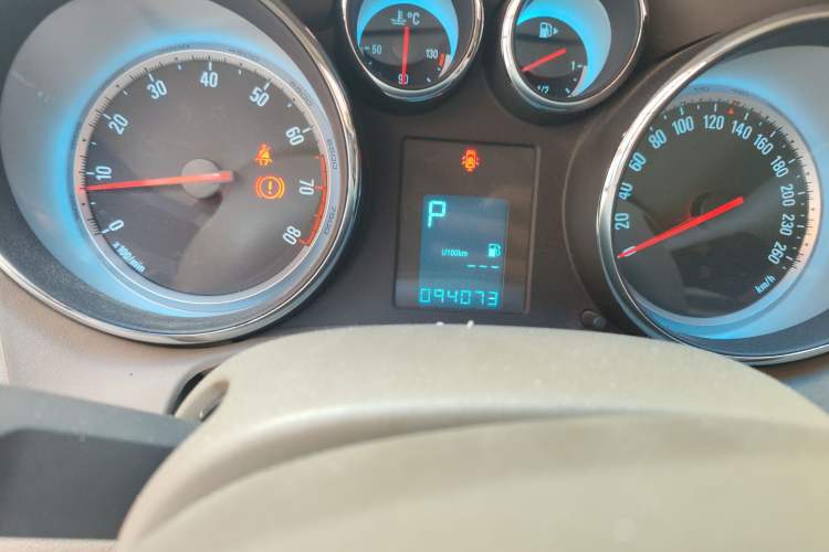 Used Buick GT 2013 GT 1.6L Automatic Fashion Edition Odometer Close Up
