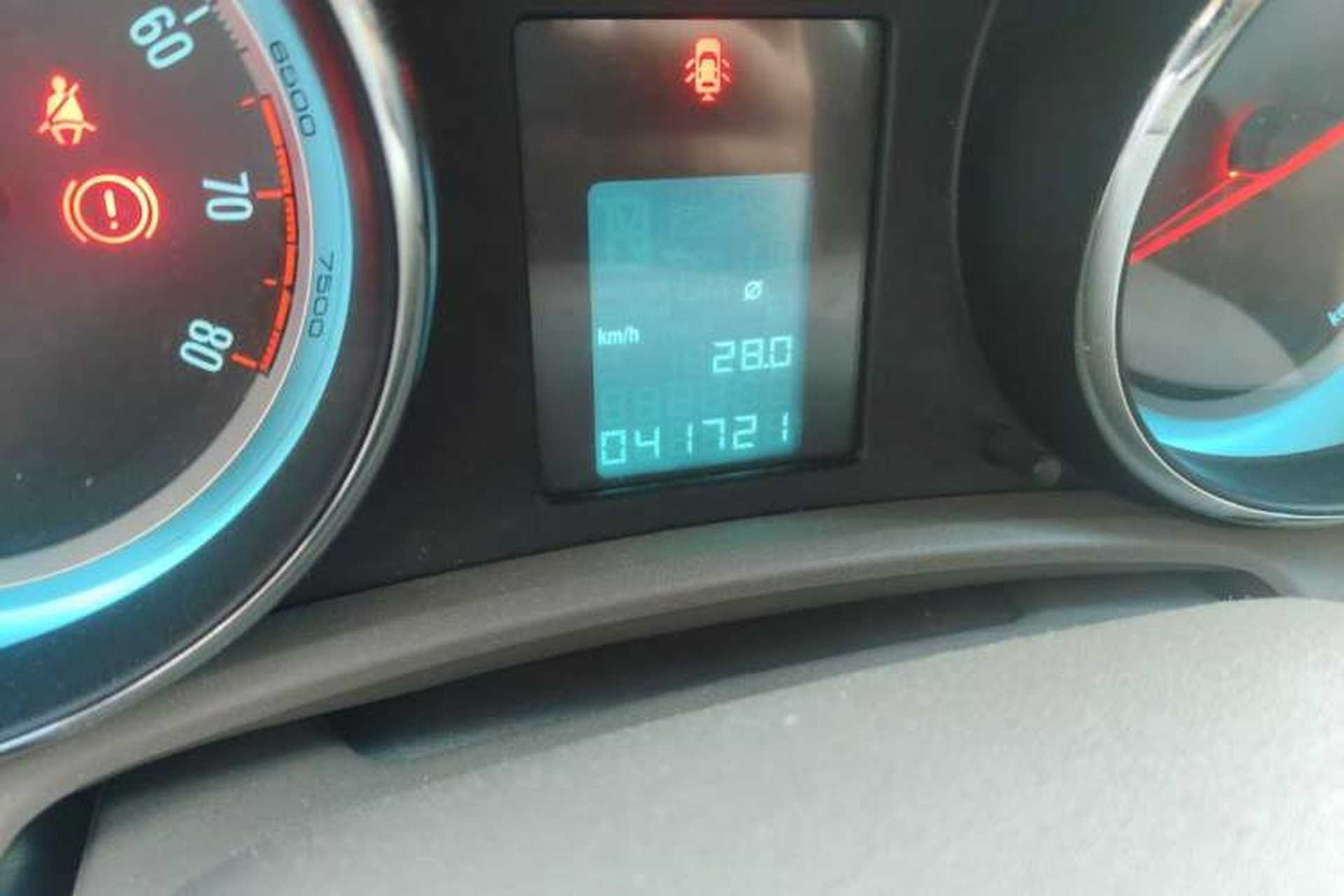 Used Buick GT 2013 GT 1.6L Manual Entry-Level Model Odometer Close Up