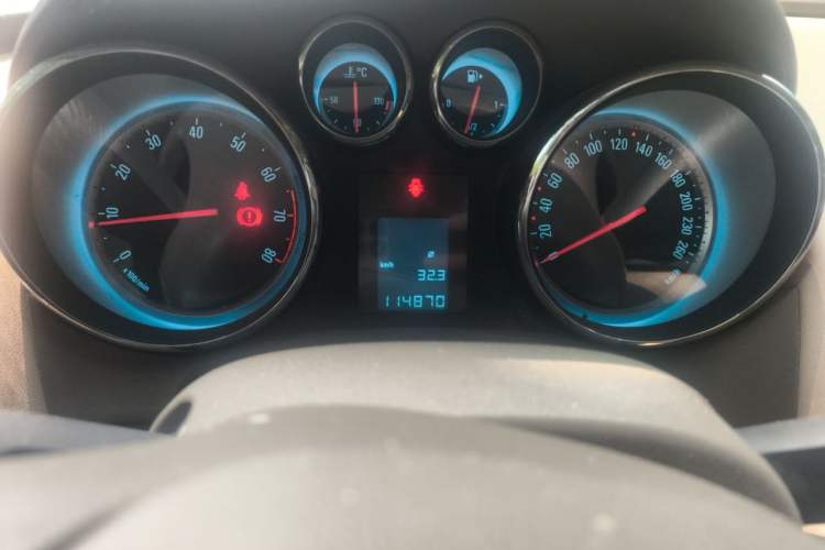 Used Buick GT 2013 GT 1.6L Manual Entry-Level Model Odometer Close Up