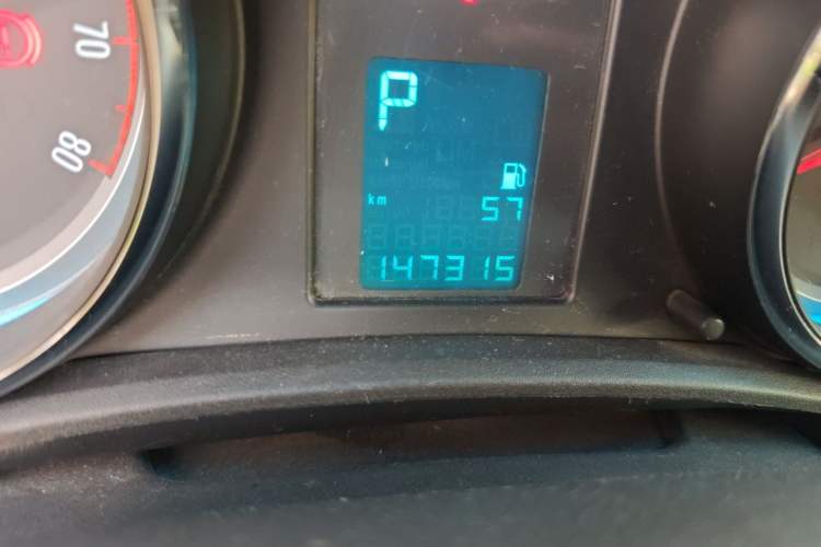 Used Buick GT 2013 XT 1.6L Automatic Fashion Edition Odometer Close Up